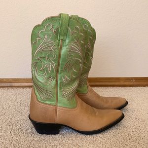 Ladies fashion cowgirl boots.